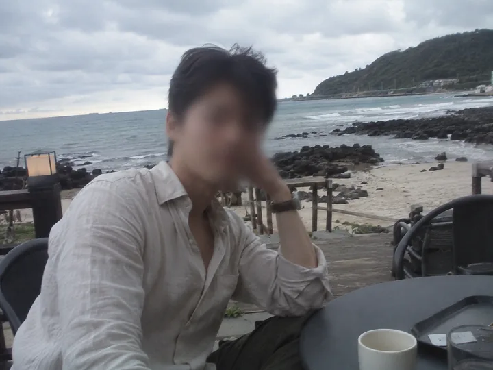 시우의 가상 프로필 흐림 이미지