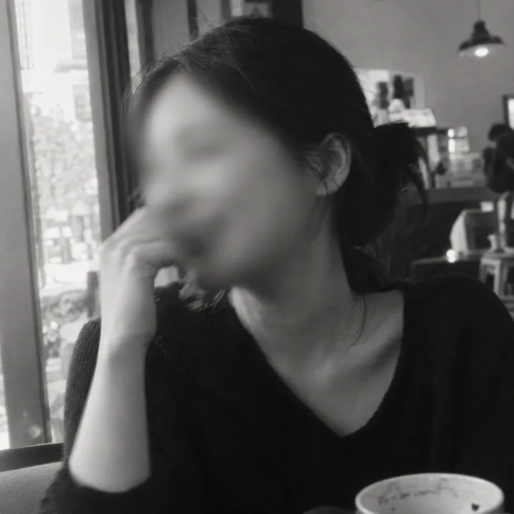 책방지원의 가상 프로필 흐림 이미지